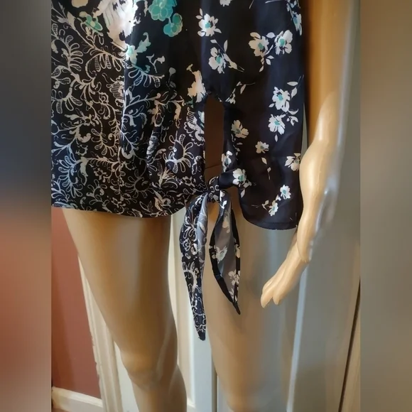 Cato women's size large black and blue floral blouse shirt top - Picture 3 of 5